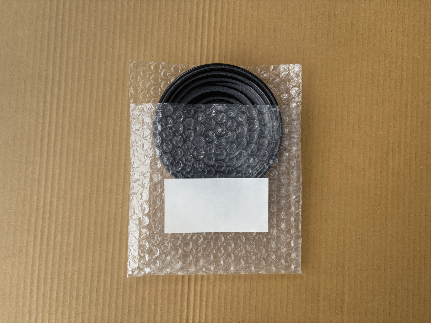 d36CDサイズプチプチ袋（内粒）で梱包したお皿