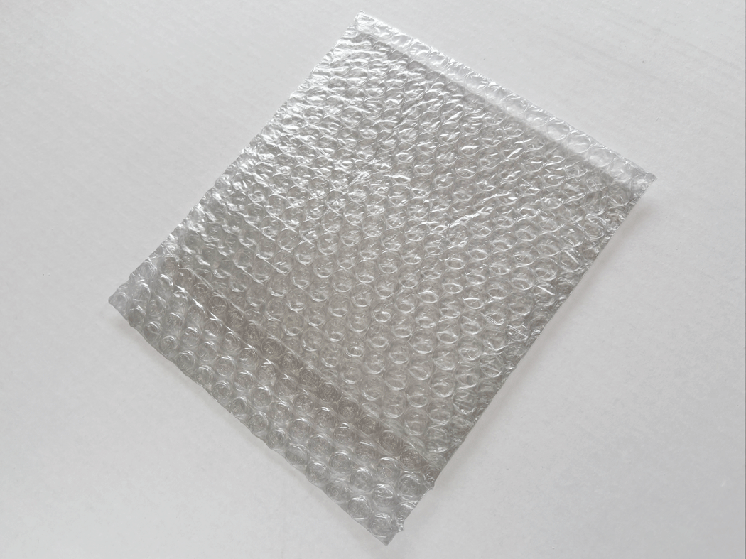 横からみたd37LCDサイズプチプチ袋（内粒）